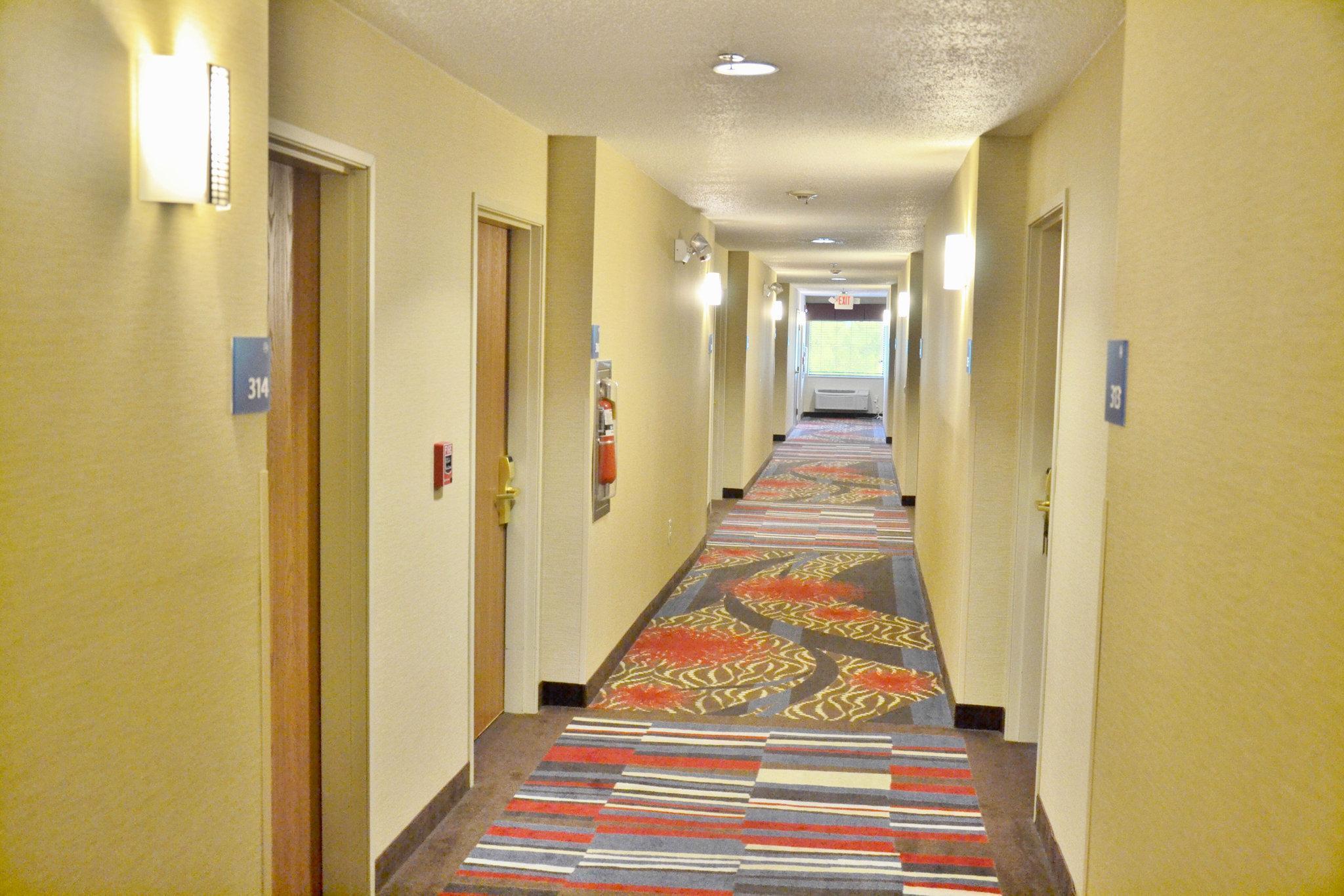 Holiday Inn Express Hotel & Suites Center Township By Ihg Monaca Exterior photo