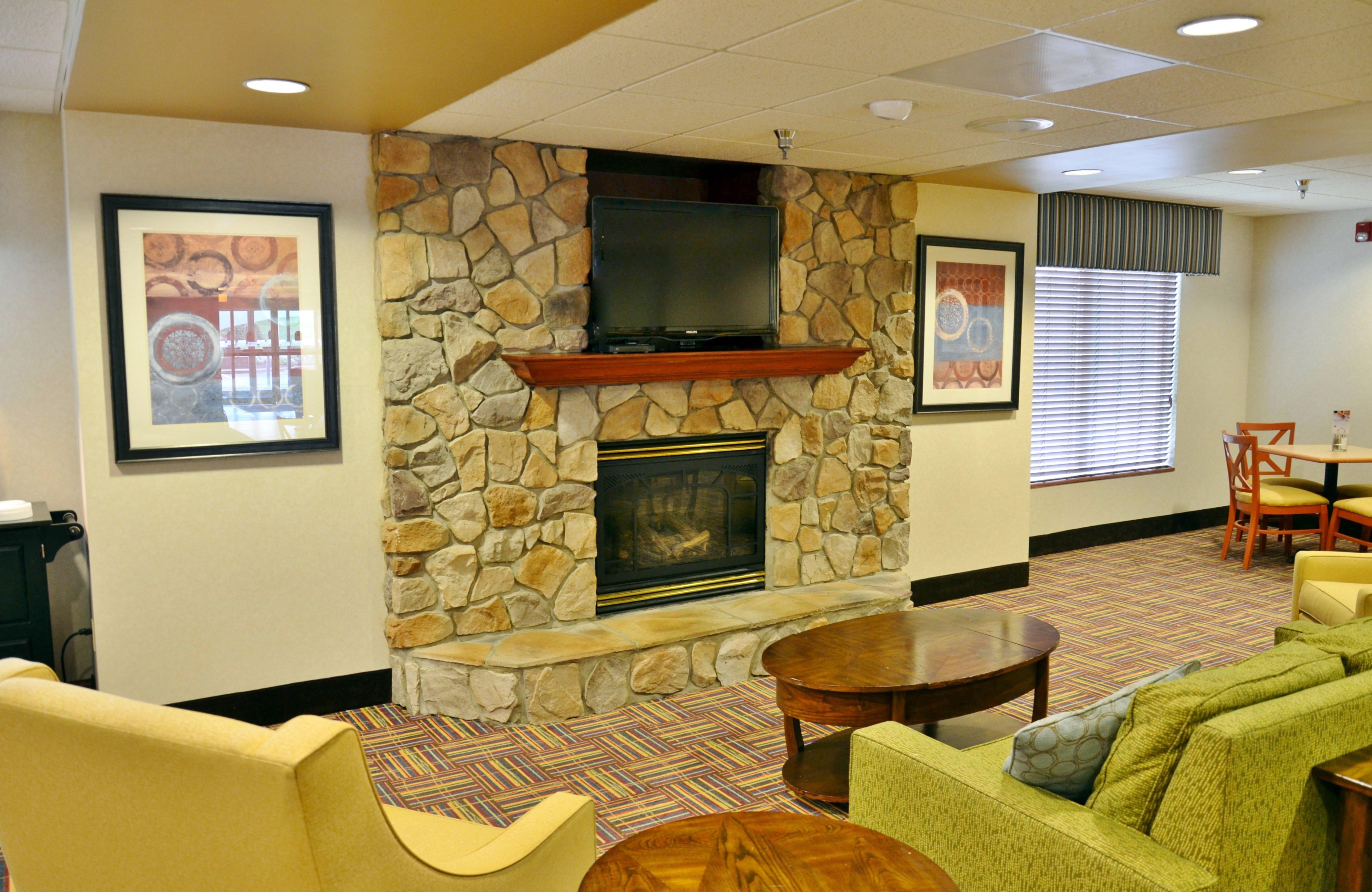 Holiday Inn Express Hotel & Suites Center Township By Ihg Monaca Exterior photo
