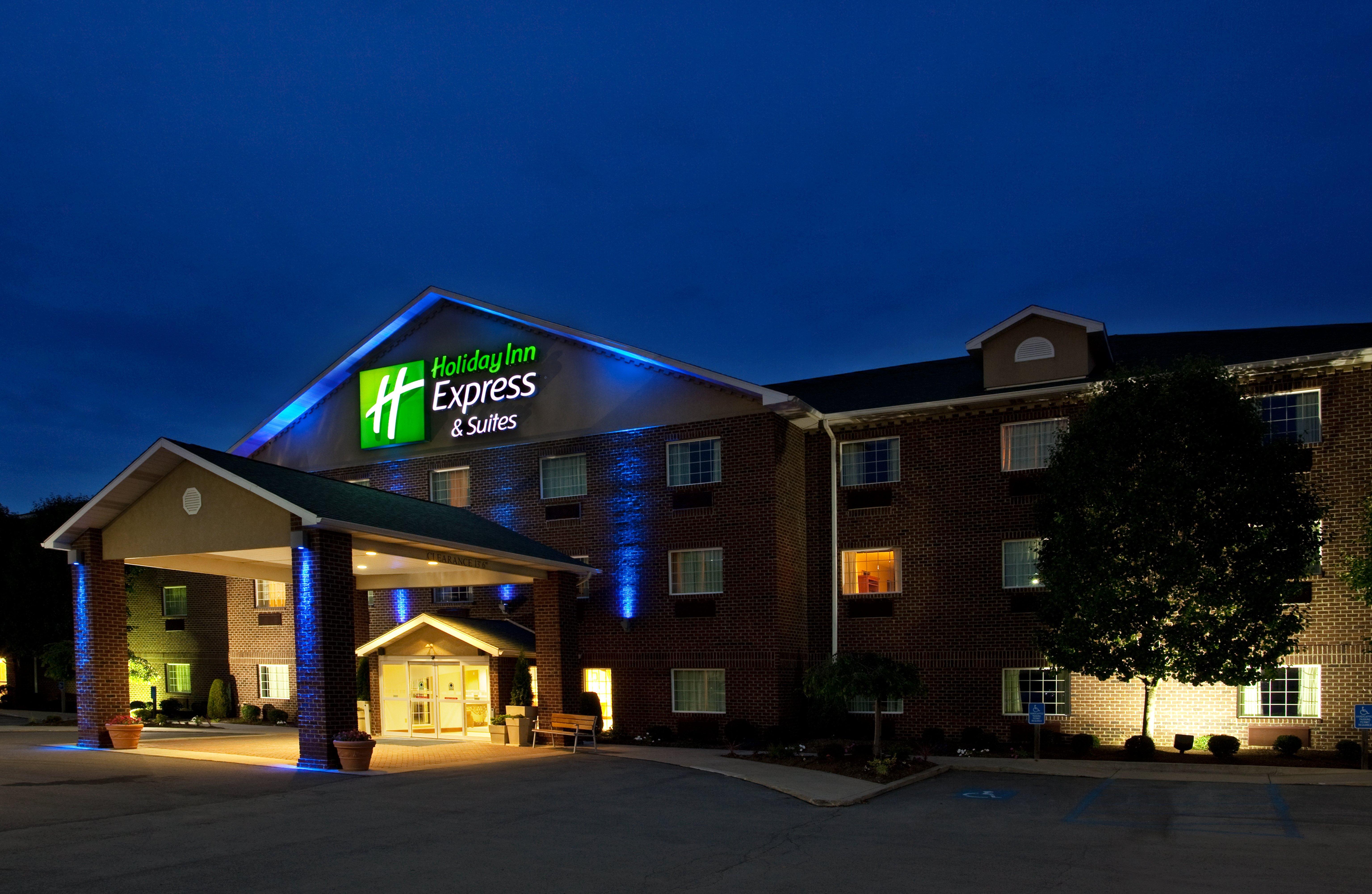 Holiday Inn Express Hotel & Suites Center Township By Ihg Monaca Exterior photo
