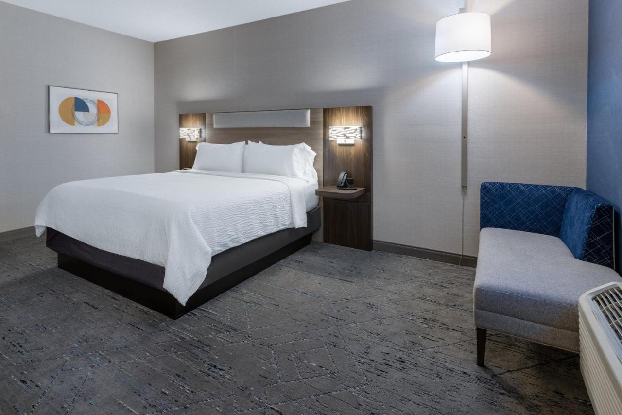 Holiday Inn Express Hotel & Suites Center Township By Ihg Monaca Exterior photo