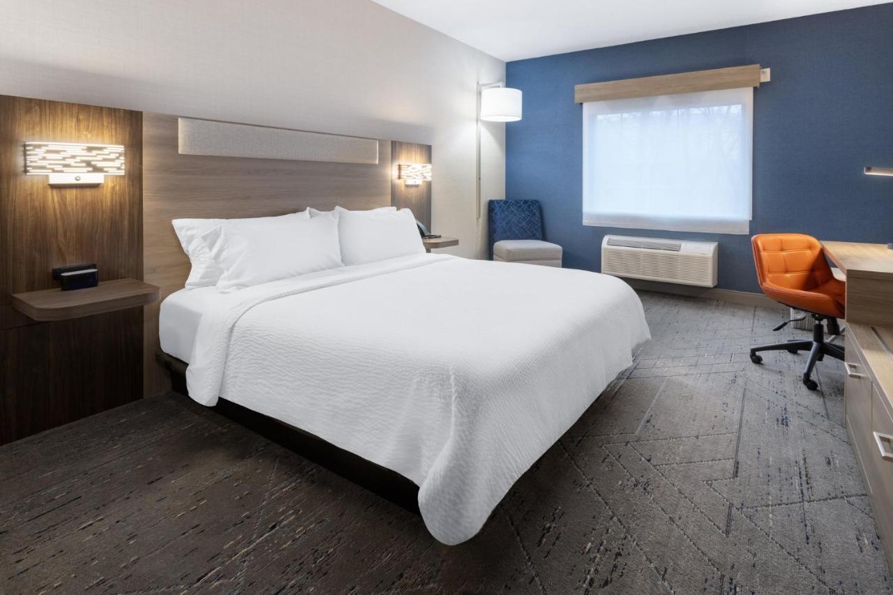 Holiday Inn Express Hotel & Suites Center Township By Ihg Monaca Exterior photo