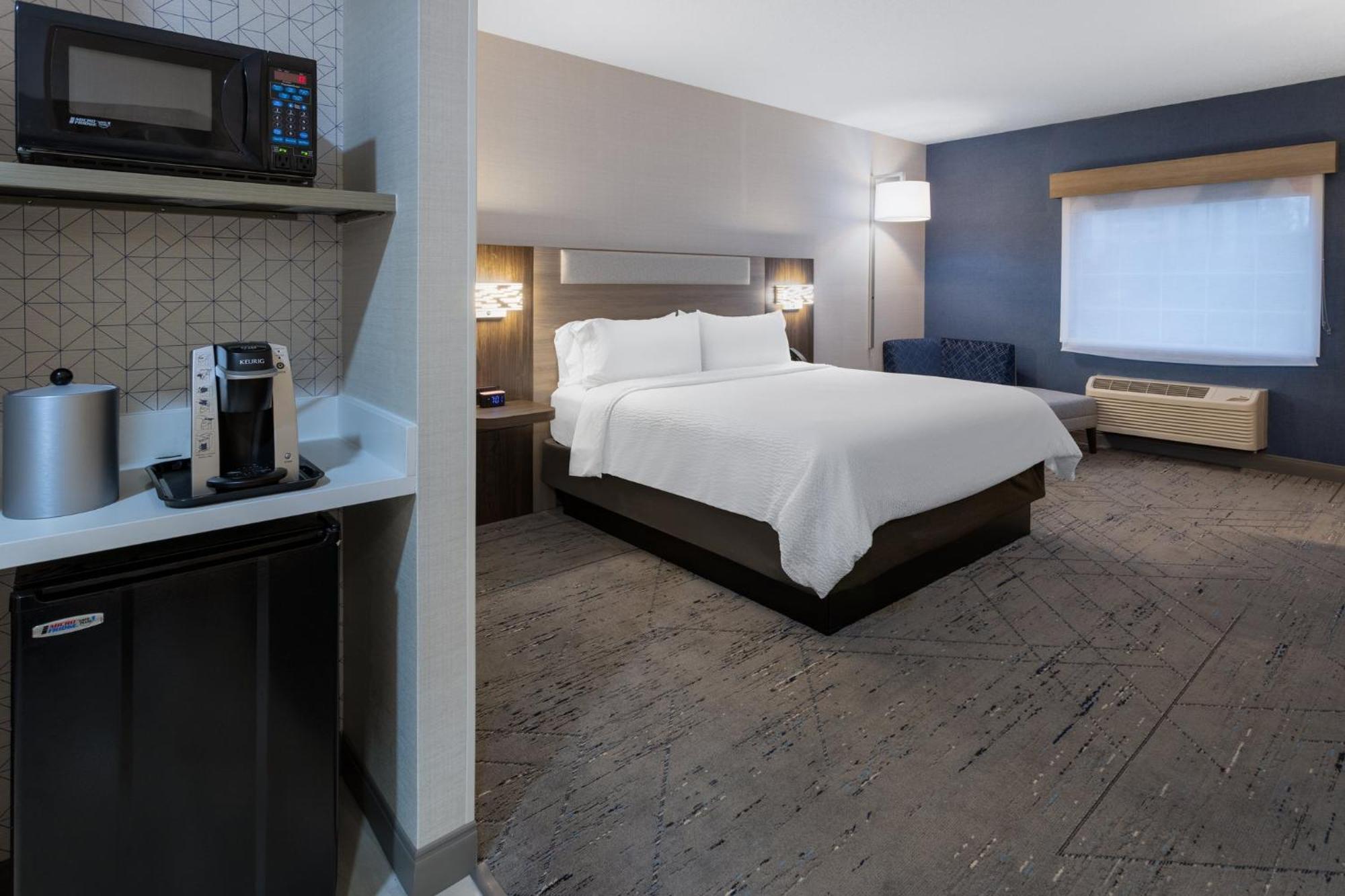Holiday Inn Express Hotel & Suites Center Township By Ihg Monaca Exterior photo