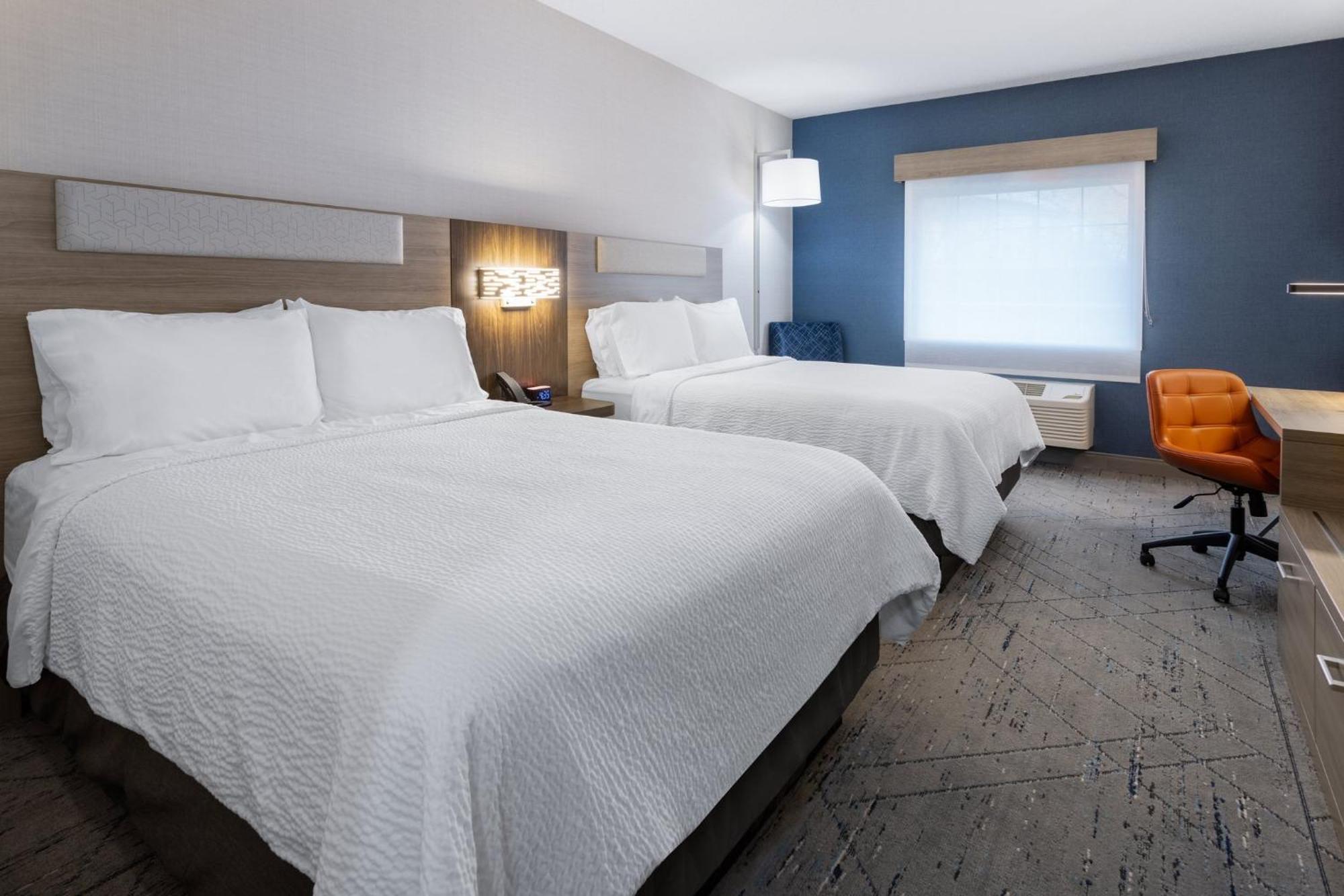 Holiday Inn Express Hotel & Suites Center Township By Ihg Monaca Exterior photo
