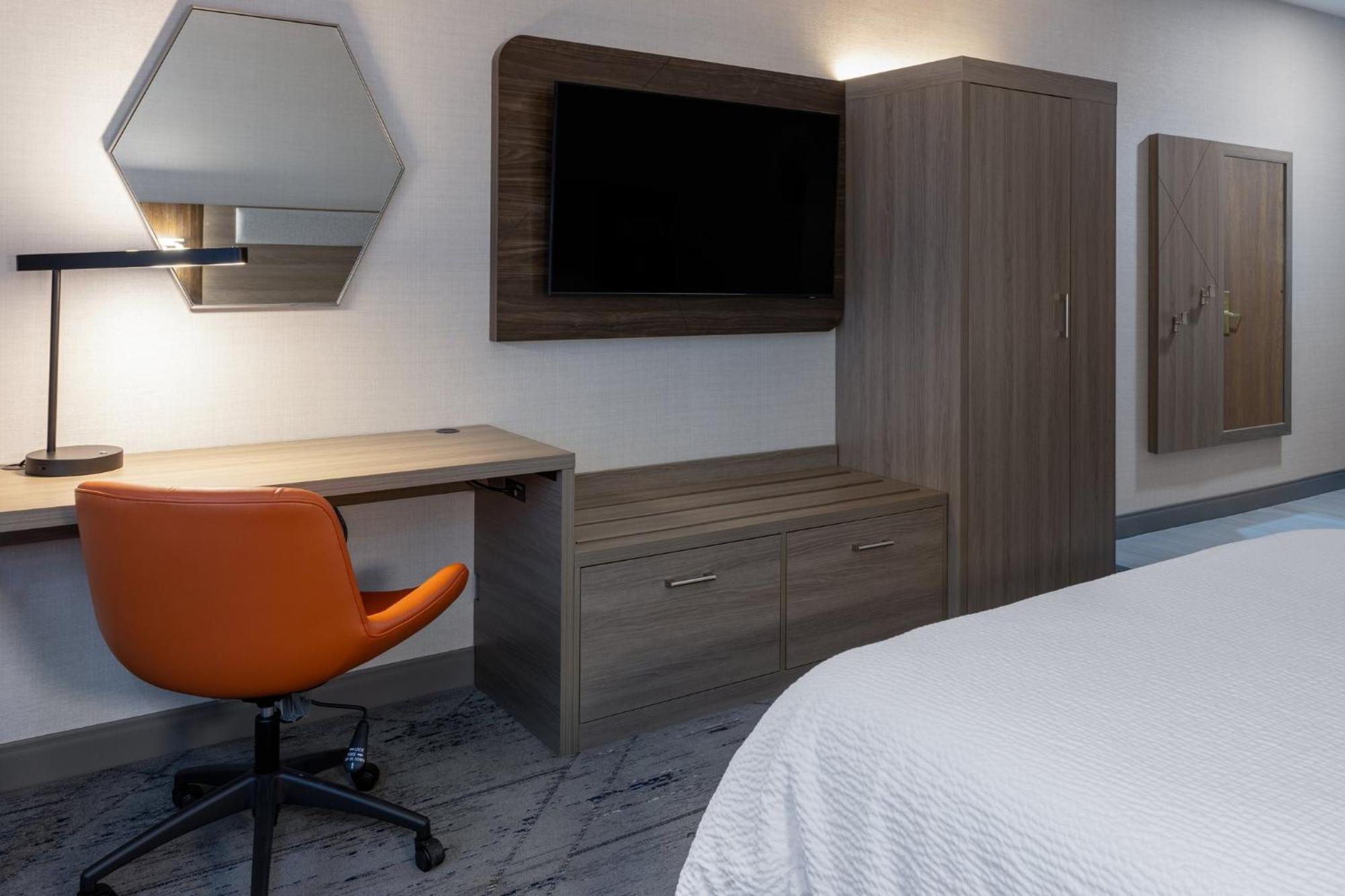 Holiday Inn Express Hotel & Suites Center Township By Ihg Monaca Exterior photo