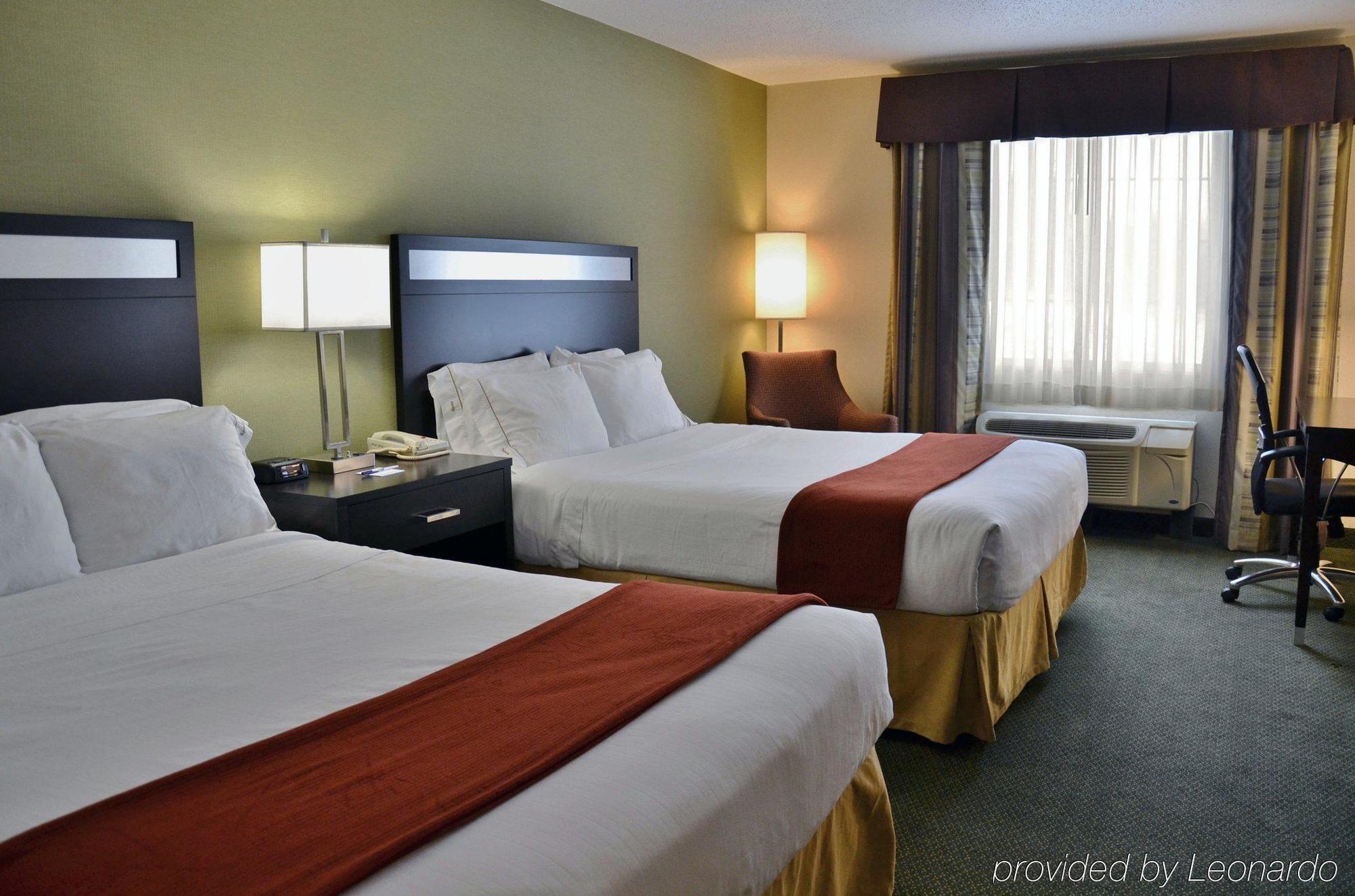 Holiday Inn Express Hotel & Suites Center Township By Ihg Monaca Exterior photo