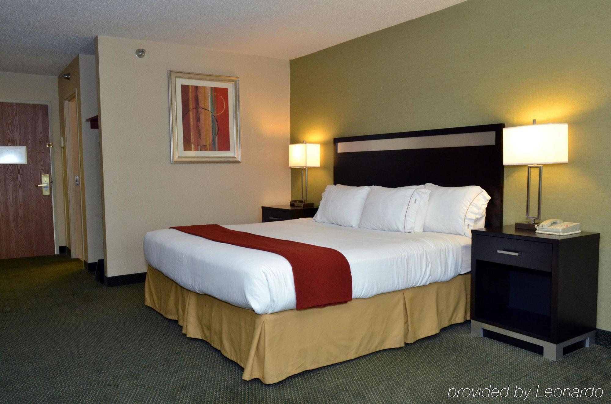 Holiday Inn Express Hotel & Suites Center Township By Ihg Monaca Exterior photo