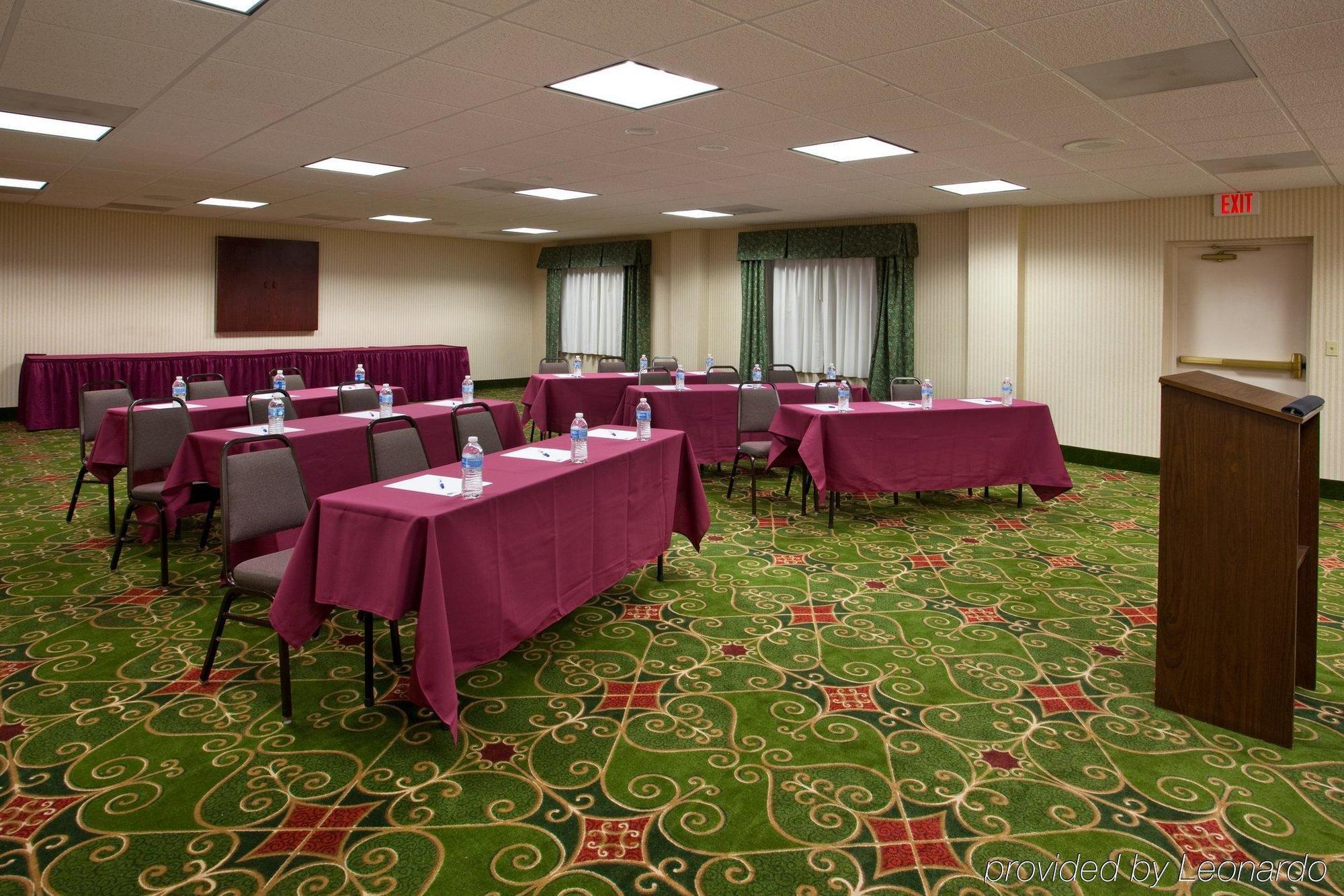 Holiday Inn Express Hotel & Suites Center Township By Ihg Monaca Exterior photo