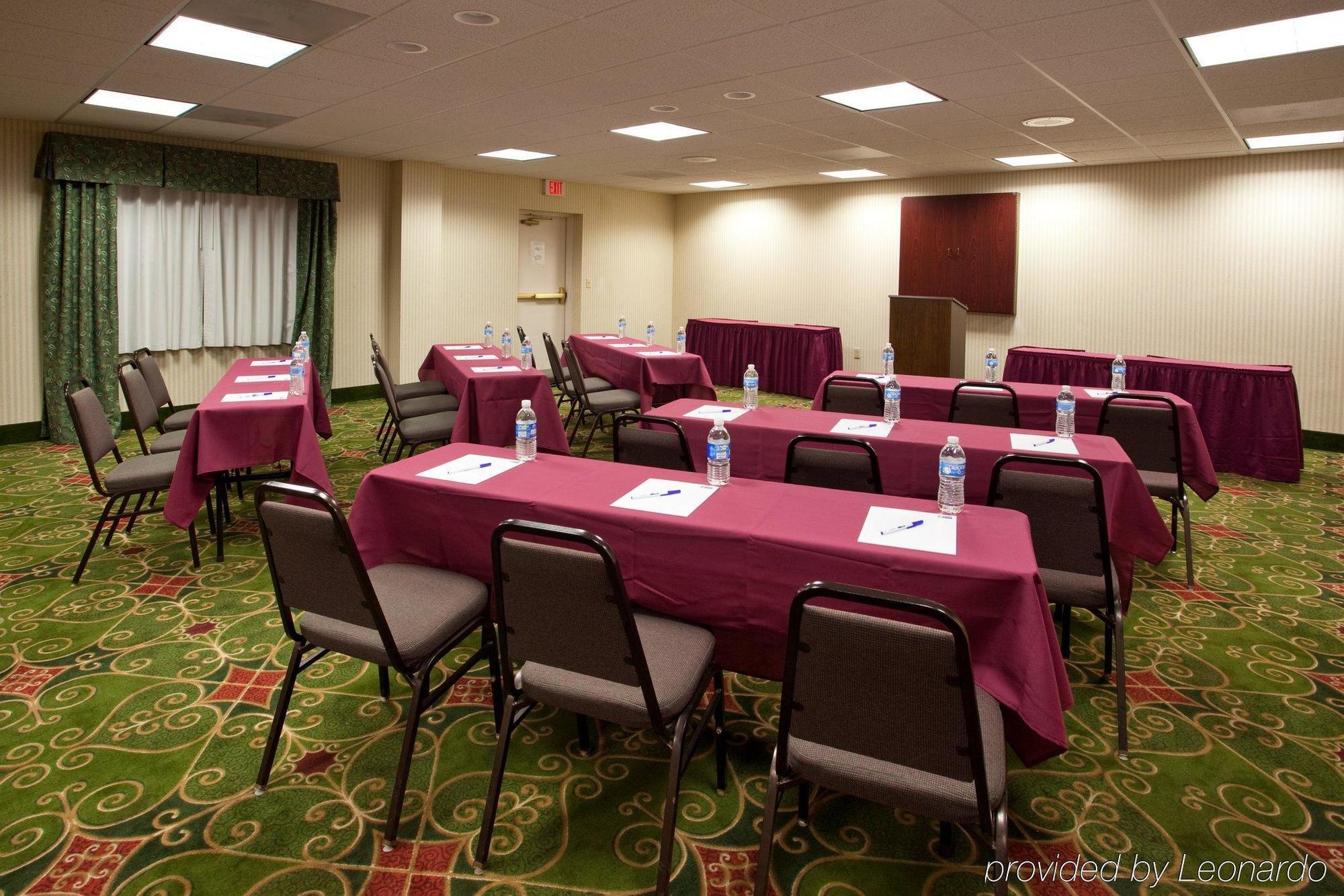 Holiday Inn Express Hotel & Suites Center Township By Ihg Monaca Exterior photo